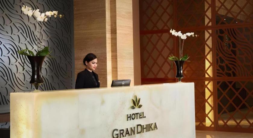 Hotel Grandhika Pemuda Semarang Esterno foto