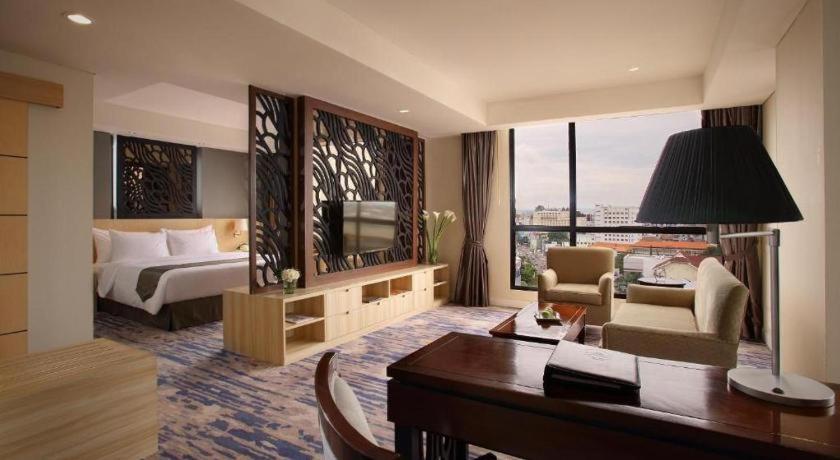 Hotel Grandhika Pemuda Semarang Esterno foto