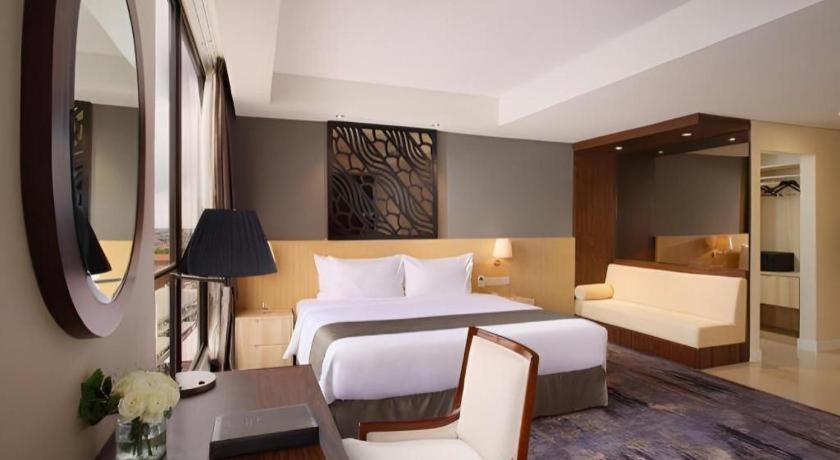 Hotel Grandhika Pemuda Semarang Esterno foto